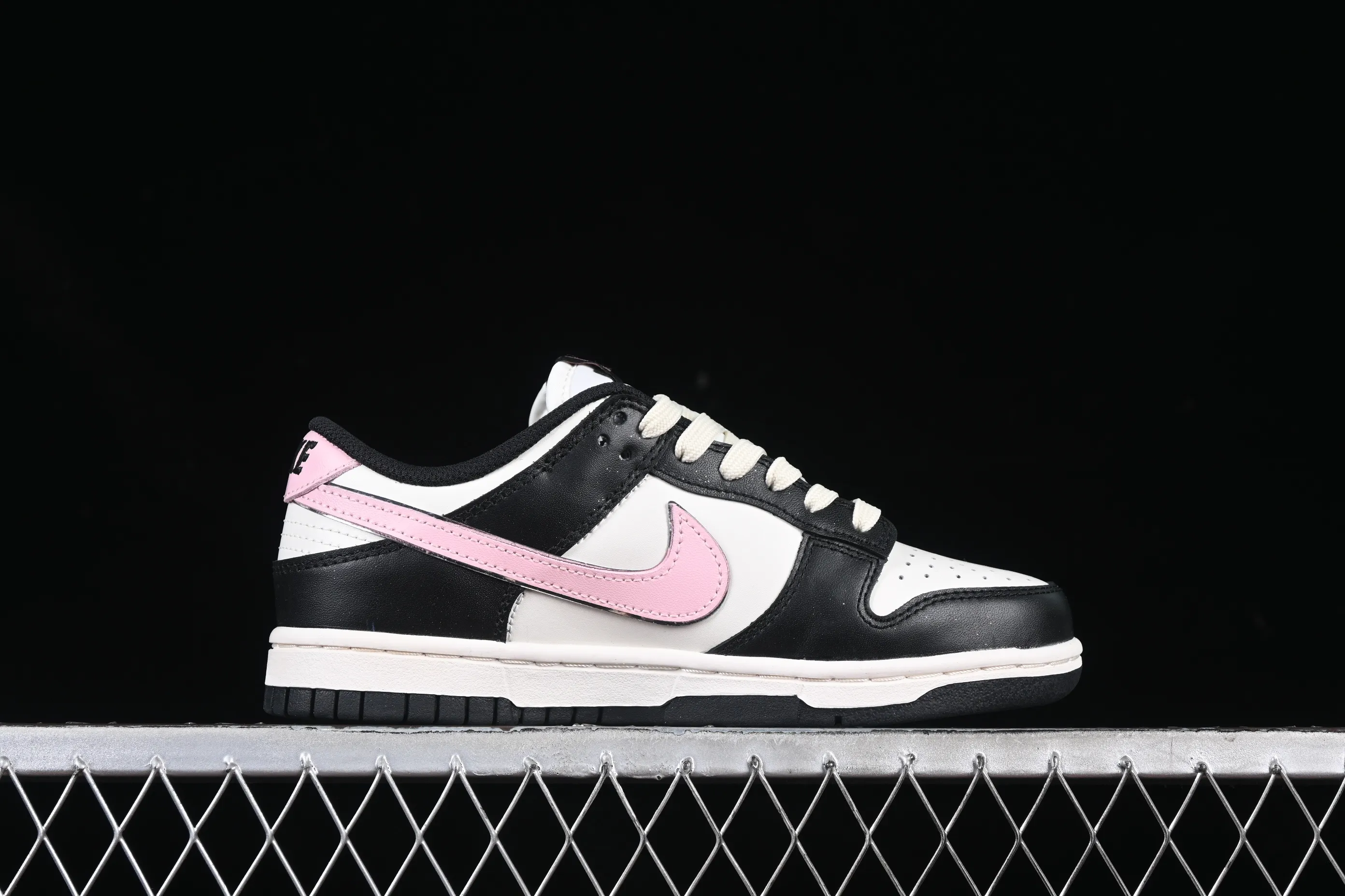 All categories Nk SB Dunk series Nk SB Dunk Low low-top sneakers Nk SB Dunk Low bow tie black and white pink low-top casual sneakers BP1220-009